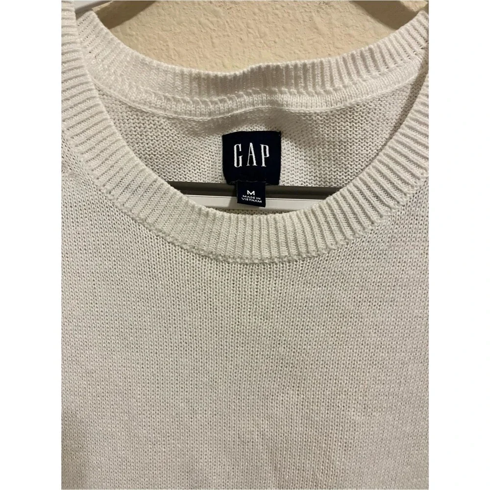 GAP White Crewneck Short Sleeve Knit Top